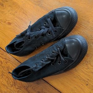 Black low top converse all star